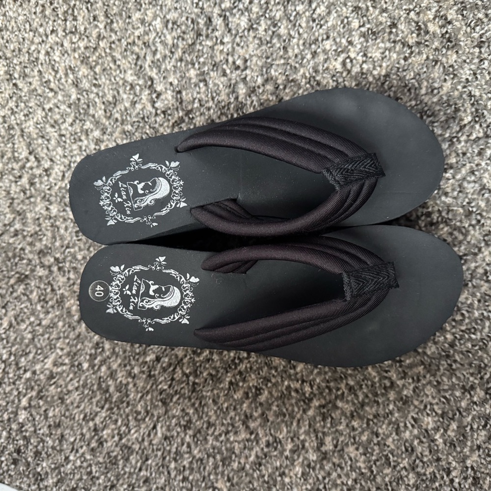 Black Platform Strap Flip Flop Sandals
